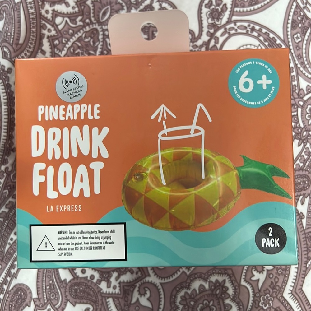 NWT PINEAPPLE DRINK FLOATIE